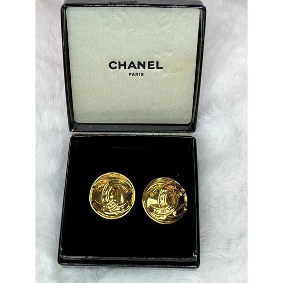 Chanel Vintage Round CC Clip-On Earrings (1994P Collection) - Picture 1 of 4